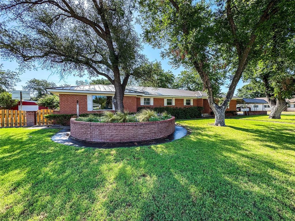1102 N Avenue G Property Photo 2