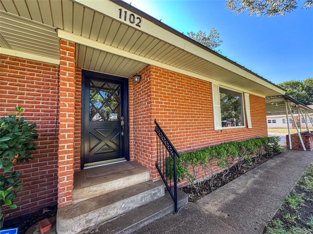 1102 N Avenue G Property Photo 3