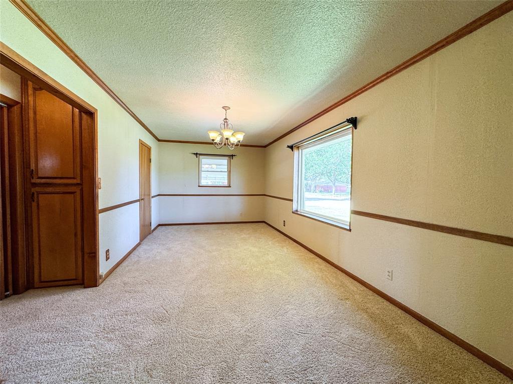 1102 N Avenue G Property Photo 5