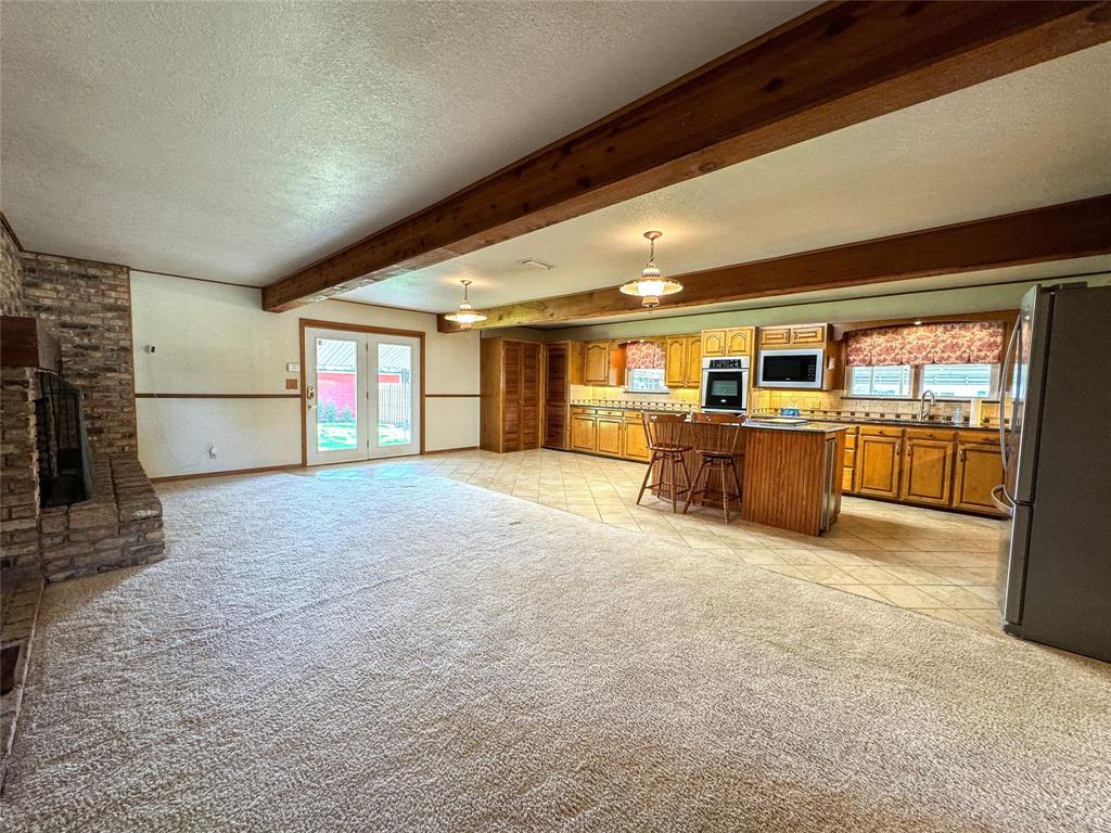 1102 N Avenue G Property Photo 6