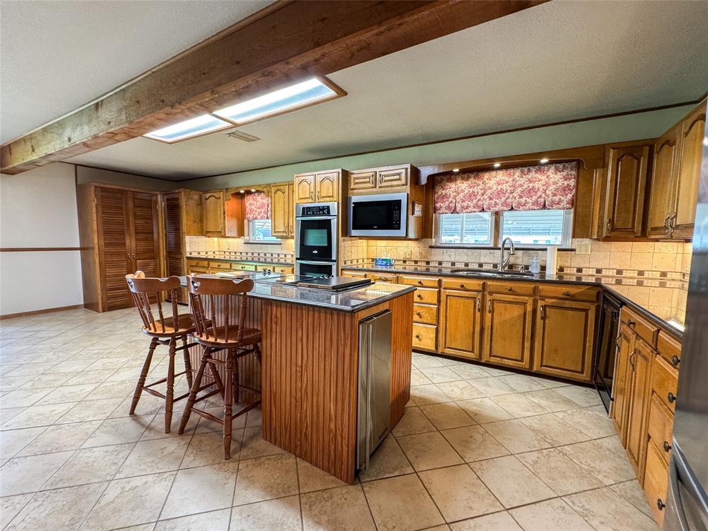 1102 N Avenue G Property Photo 7