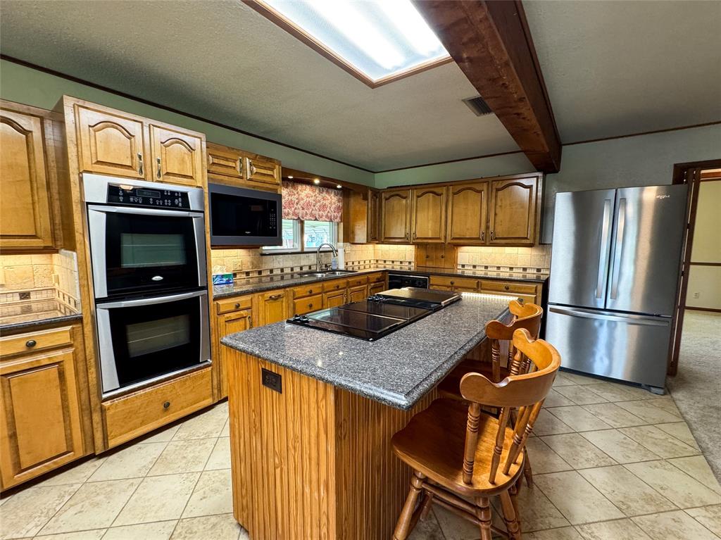 1102 N Avenue G Property Photo 8
