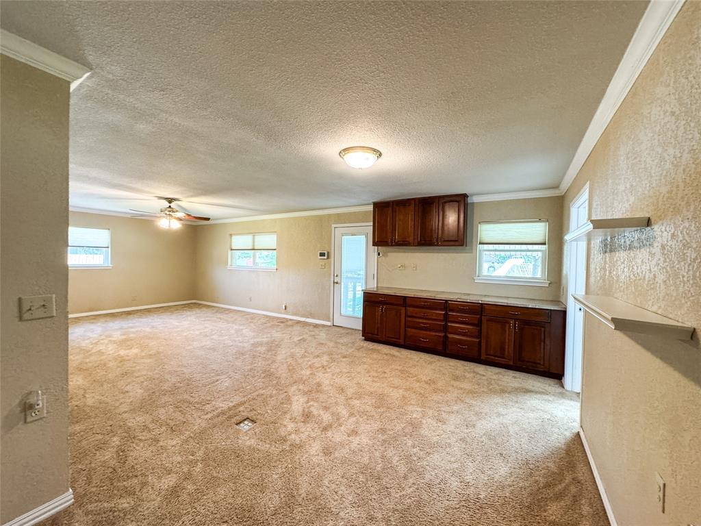 1102 N Avenue G Property Photo 12