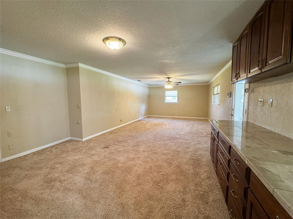 1102 N Avenue G Property Photo 13