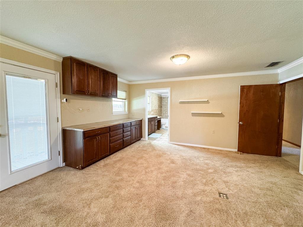 1102 N Avenue G Property Photo 14
