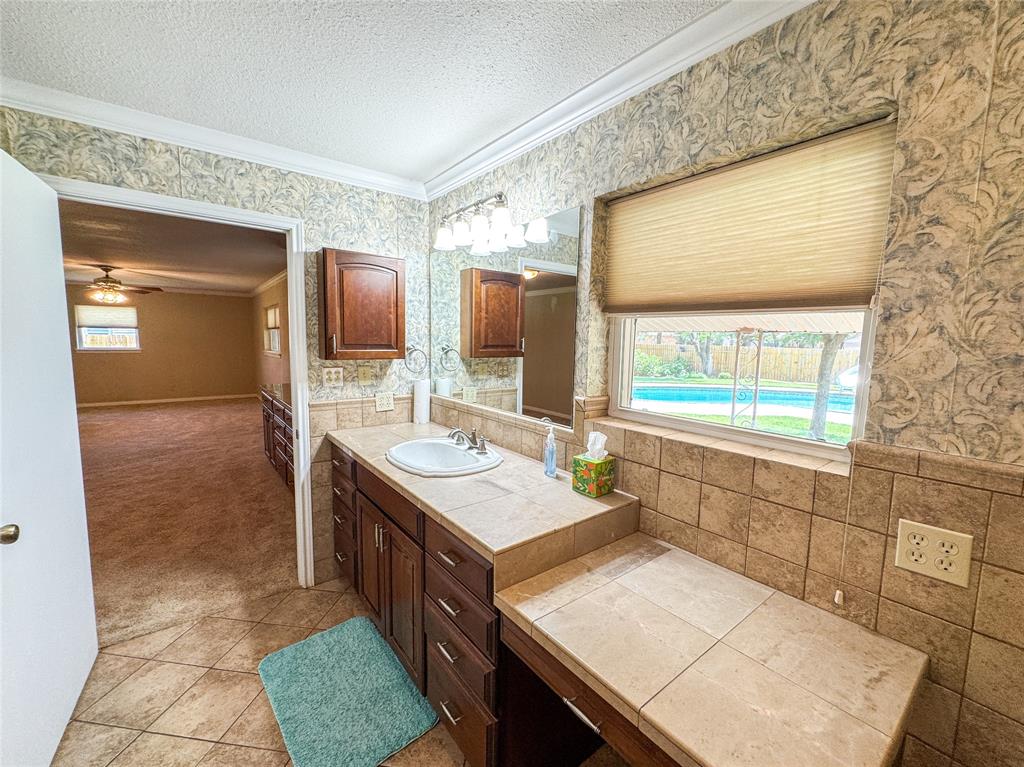 1102 N Avenue G Property Photo 17