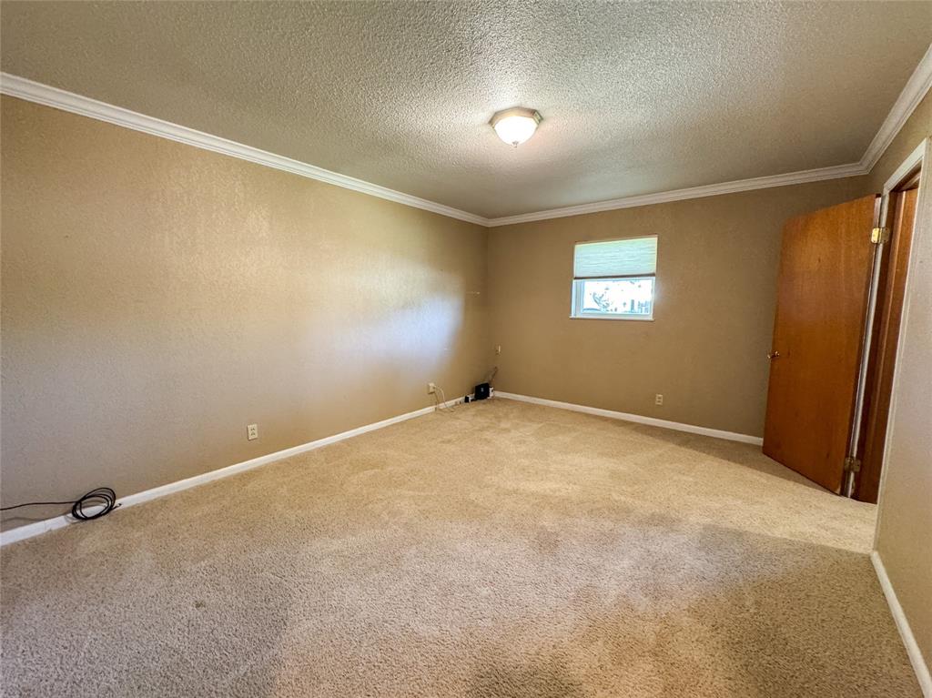 1102 N Avenue G Property Photo 21