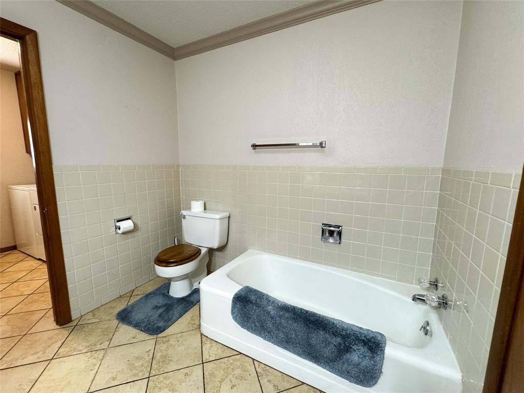 1102 N Avenue G Property Photo 24