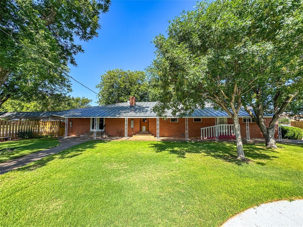 1102 N Avenue G Property Photo 28