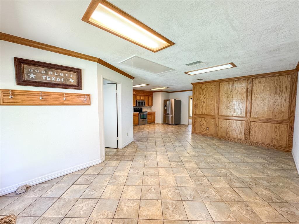 1102 N Avenue G Property Photo 30