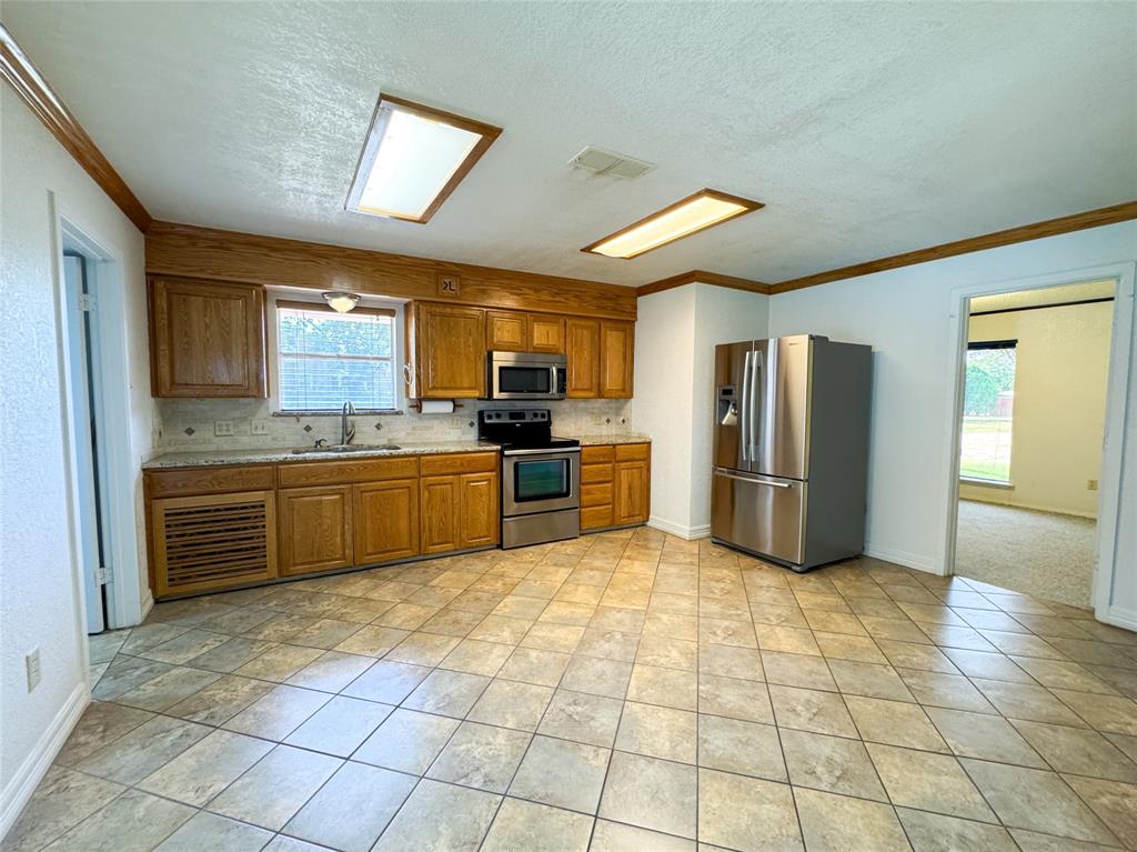 1102 N Avenue G Property Photo 31