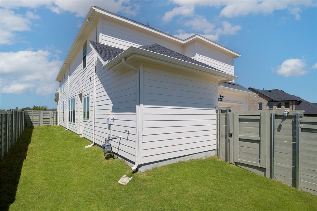 8604 Treeline Parkway Property Photo 2