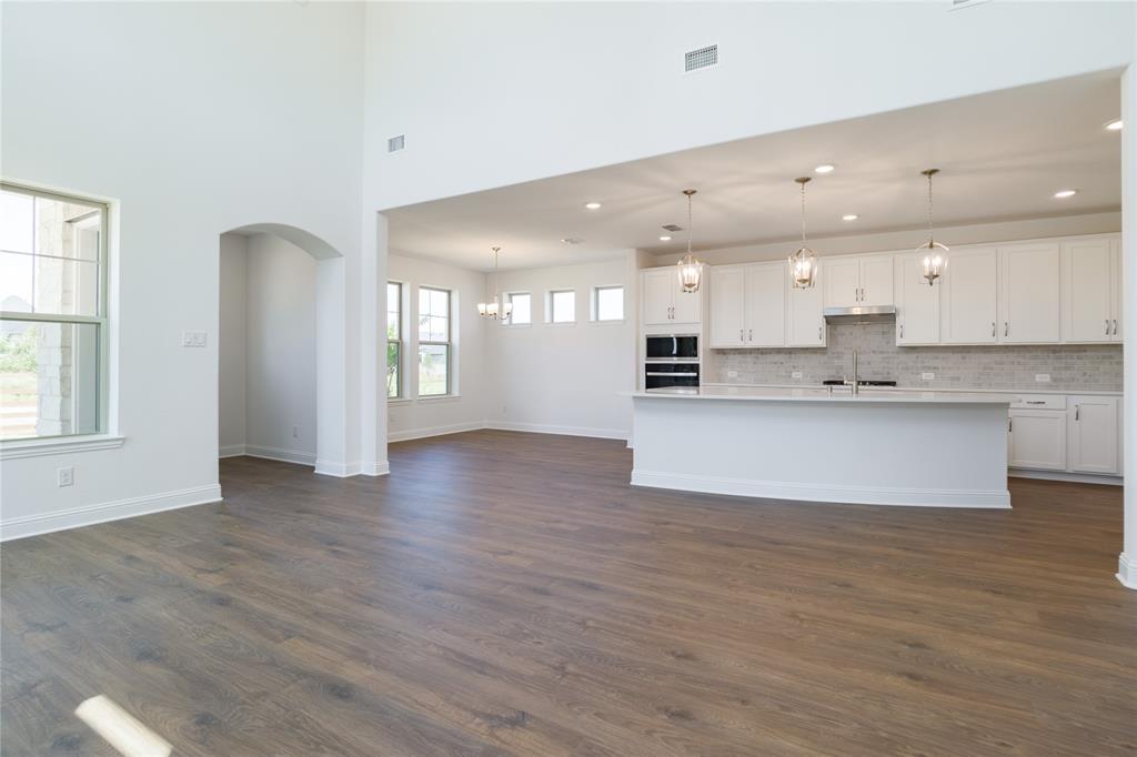 8604 Treeline Parkway Property Photo 6