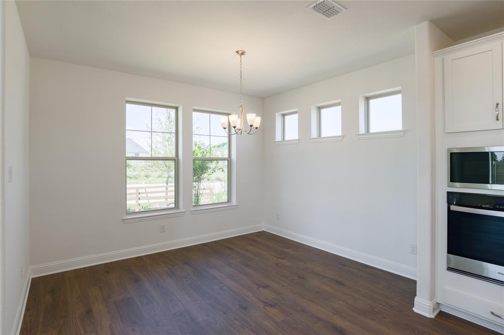 8604 Treeline Parkway Property Photo 7
