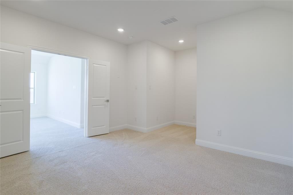 8604 Treeline Parkway Property Photo 11