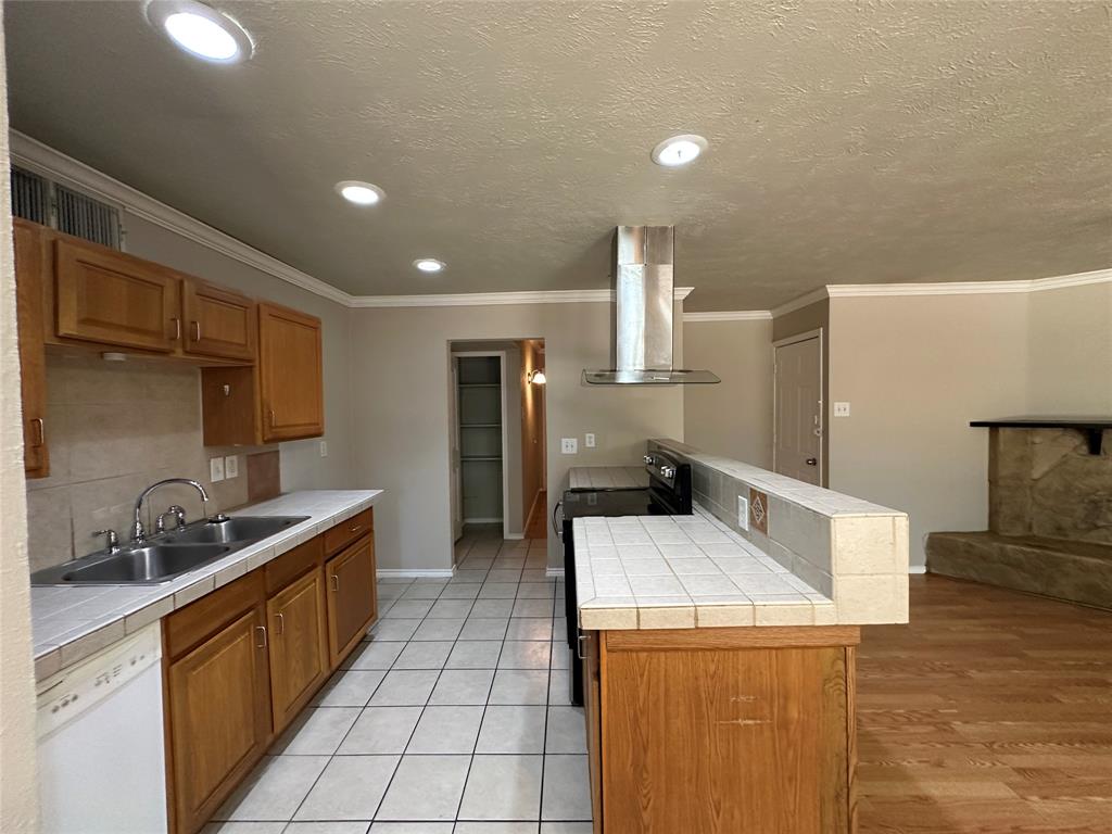 563 Oldbridge Drive Property Photo 8