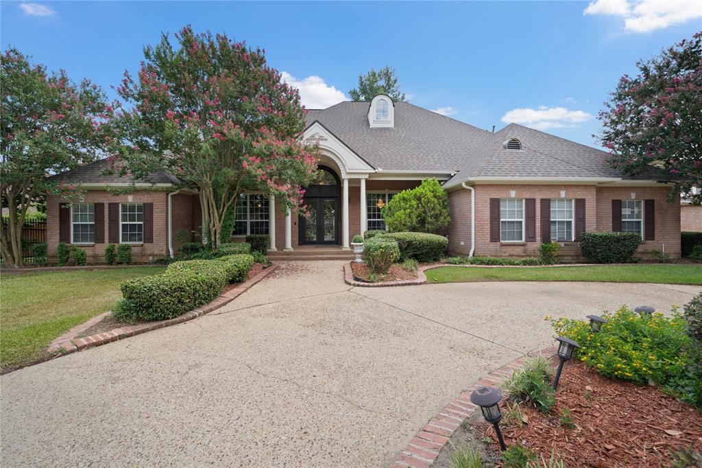7402 Hollytree Drive Property Photo 1