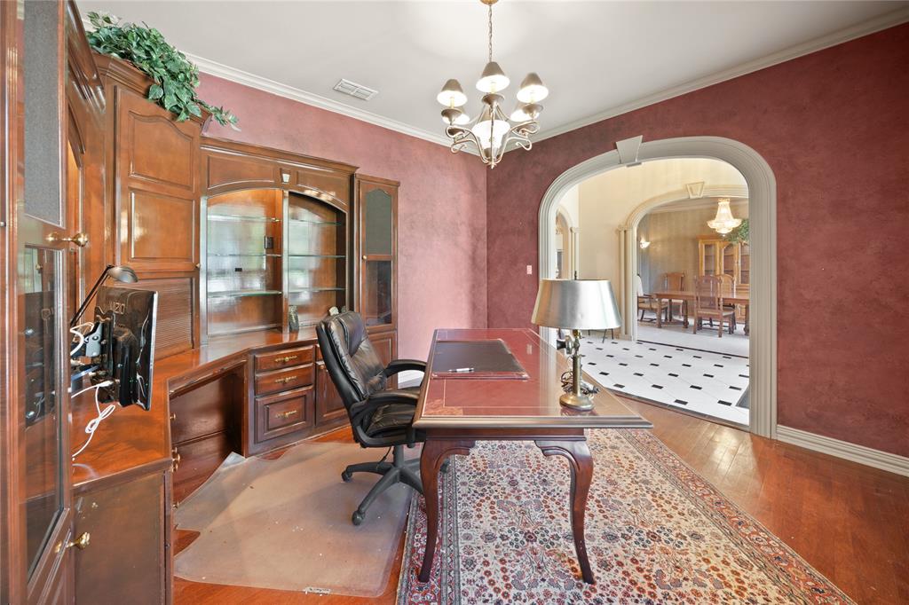 7402 Hollytree Drive Property Photo 3