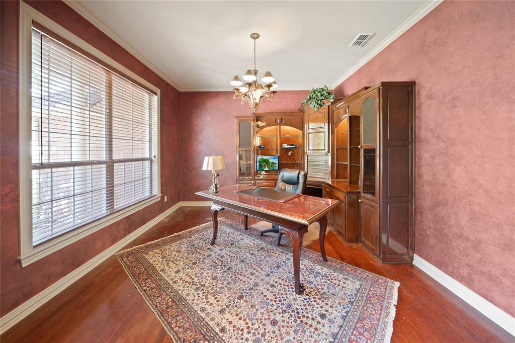 7402 Hollytree Drive Property Photo 4