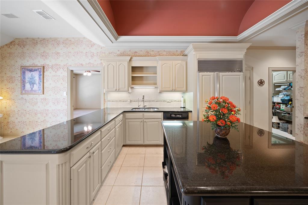 7402 Hollytree Drive Property Photo 12