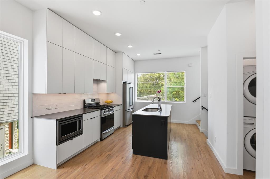 427 W 10th Street 101 Property Photo 6