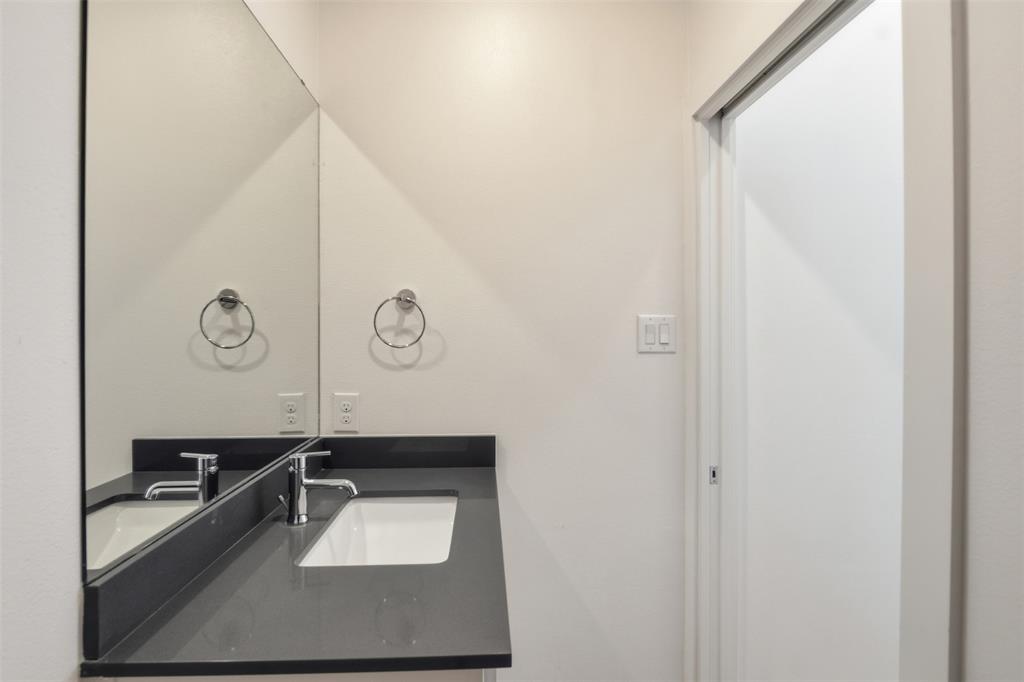 427 W 10th Street 101 Property Photo 10
