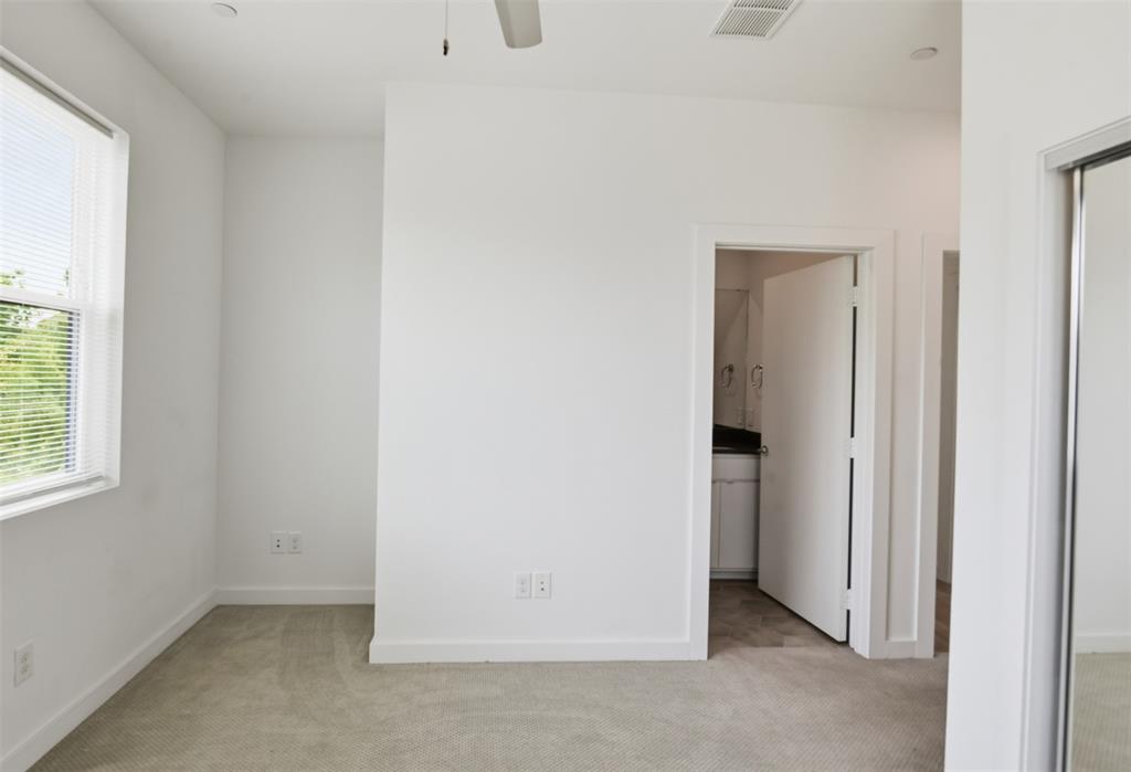 427 W 10th Street 101 Property Photo 13