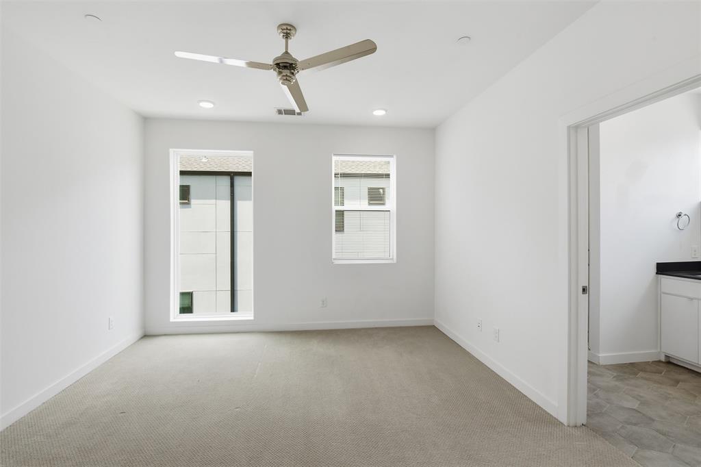 427 W 10th Street 101 Property Photo 17