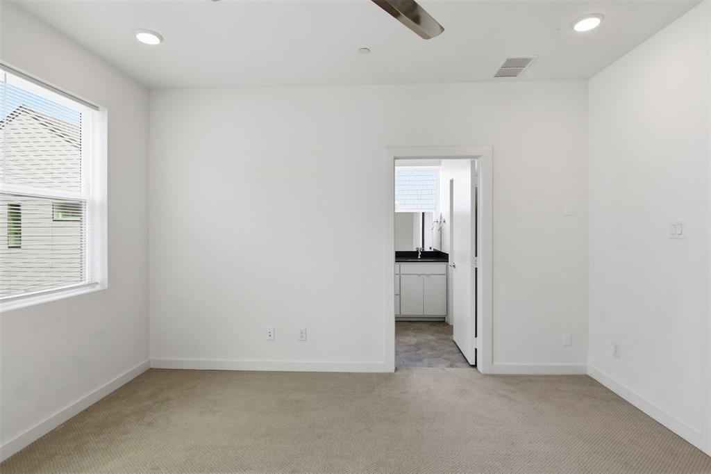 427 W 10th Street 101 Property Photo 18