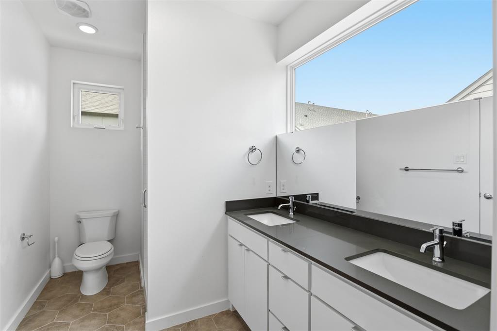427 W 10th Street 101 Property Photo 19