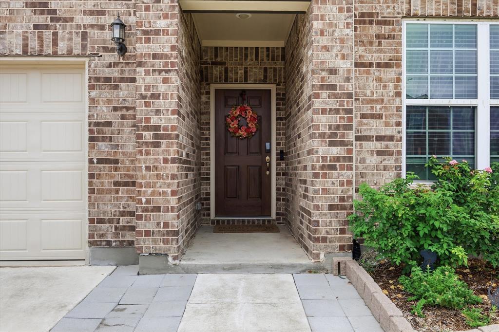 825 Crest Breeze Drive Property Photo 3