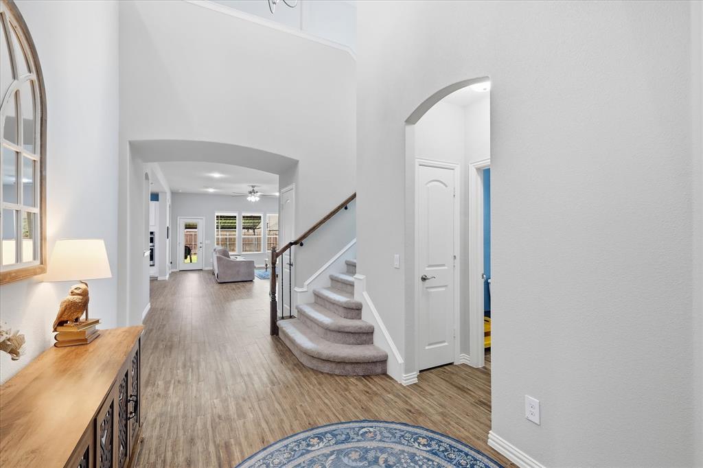 825 Crest Breeze Drive Property Photo 4