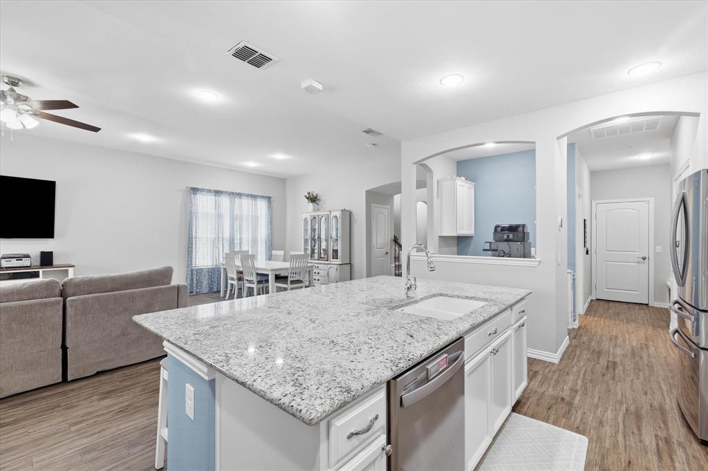 825 Crest Breeze Drive Property Photo 11