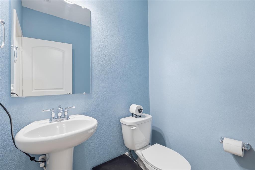825 Crest Breeze Drive Property Photo 14
