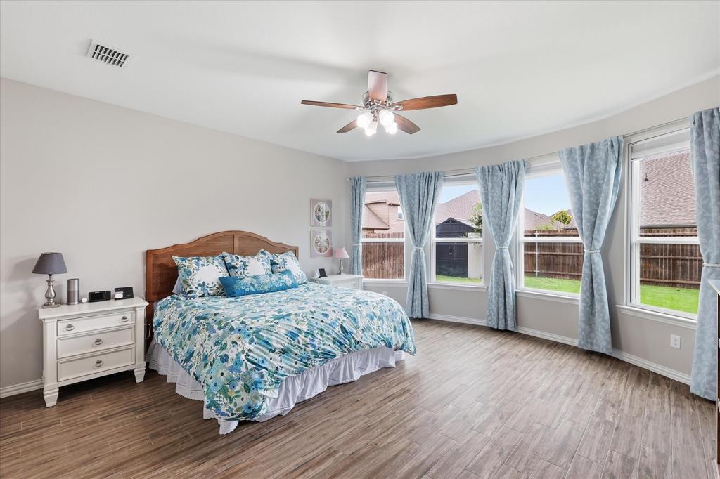 825 Crest Breeze Drive Property Photo 15