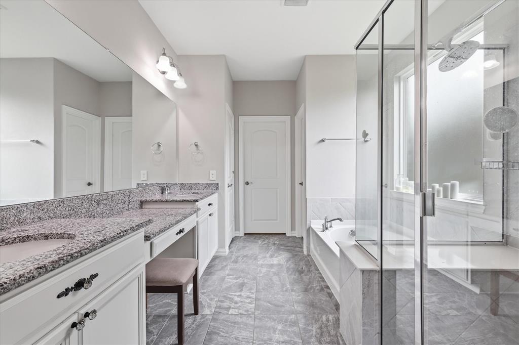 825 Crest Breeze Drive Property Photo 16