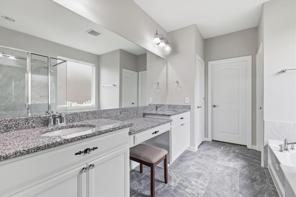 825 Crest Breeze Drive Property Photo 17