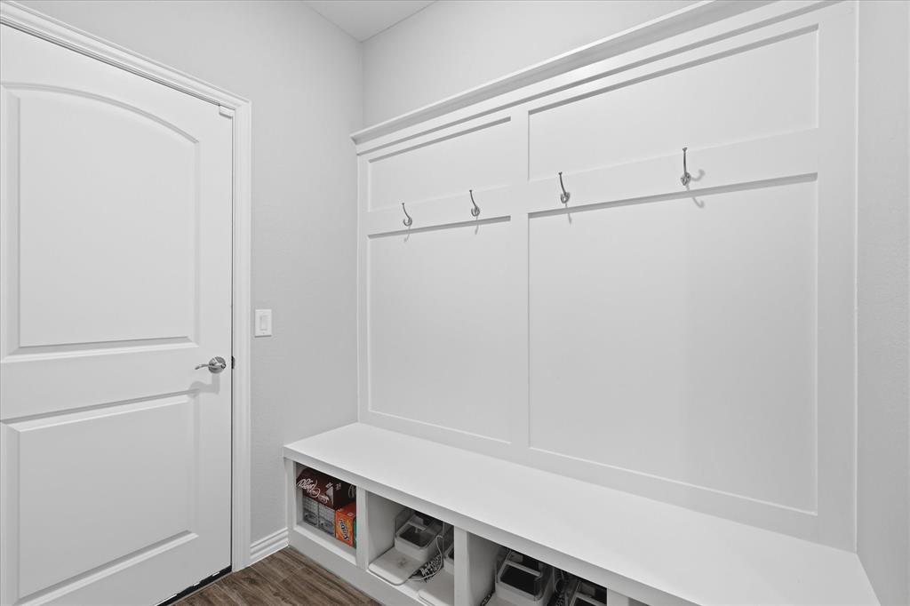 825 Crest Breeze Drive Property Photo 23