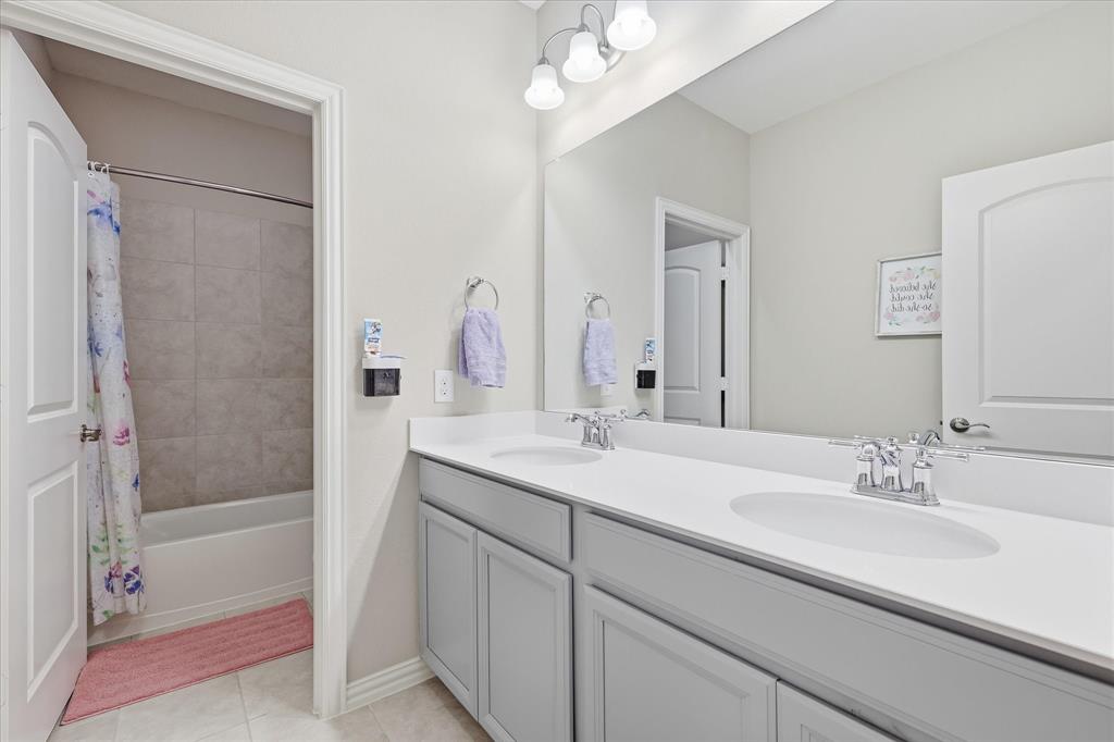 825 Crest Breeze Drive Property Photo 28
