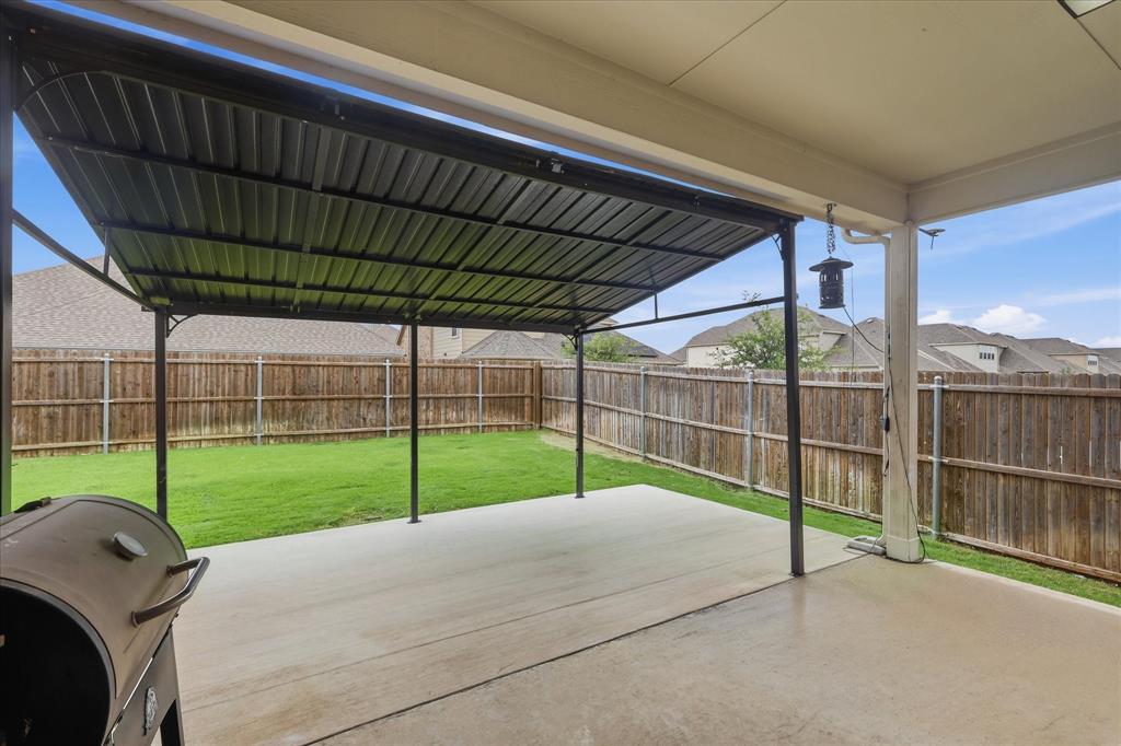 825 Crest Breeze Drive Property Photo 33