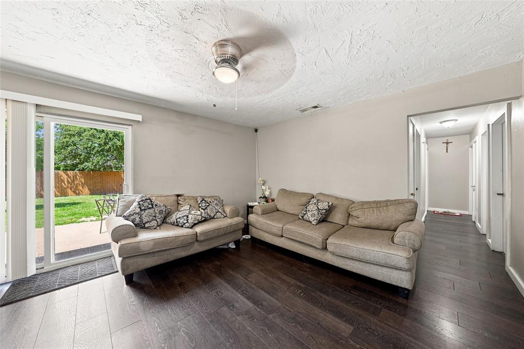 2621 Burning Tree Lane Property Photo 4