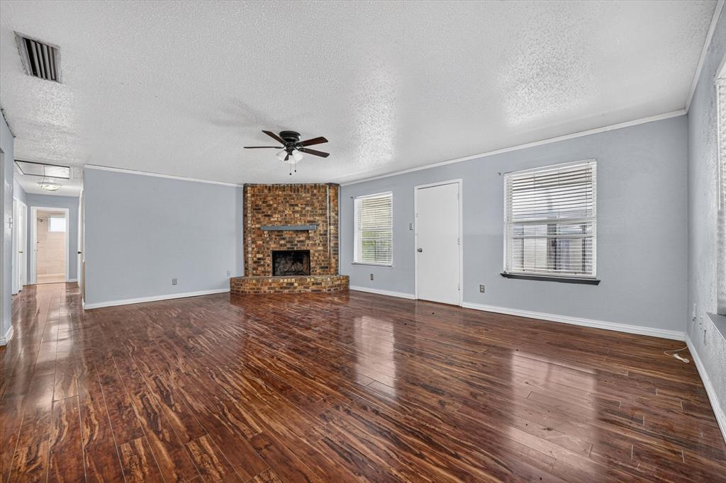 210 Nettletree Street Property Photo 2