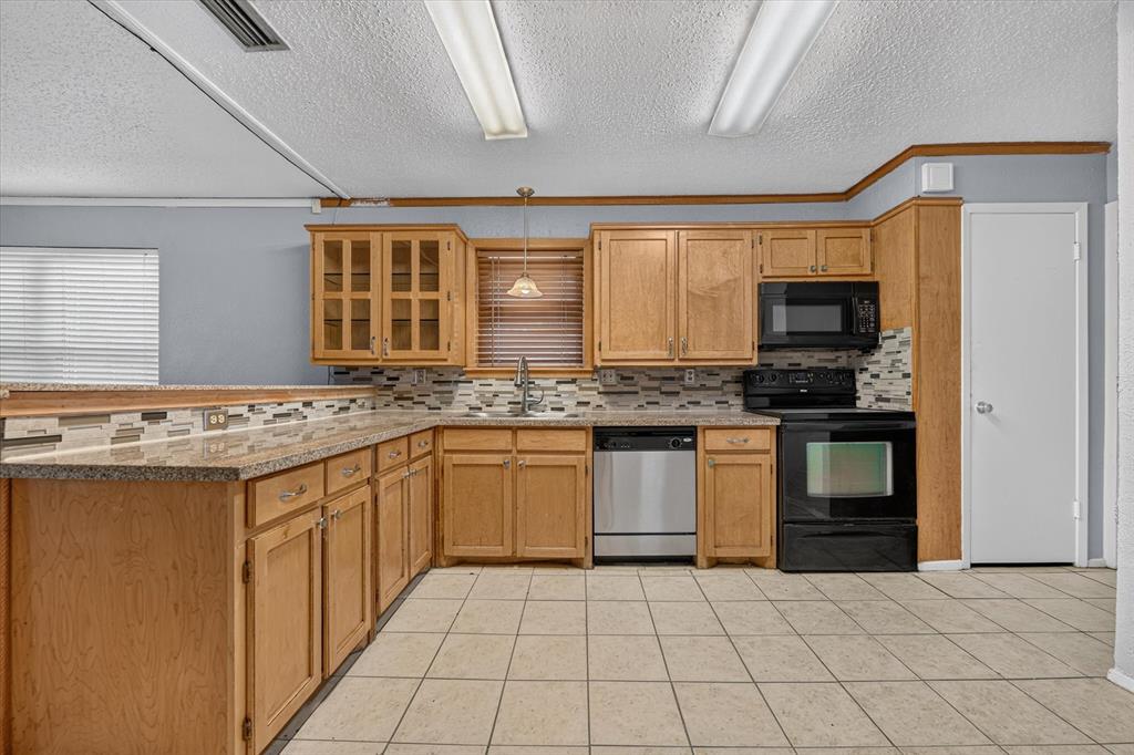 210 Nettletree Street Property Photo 4