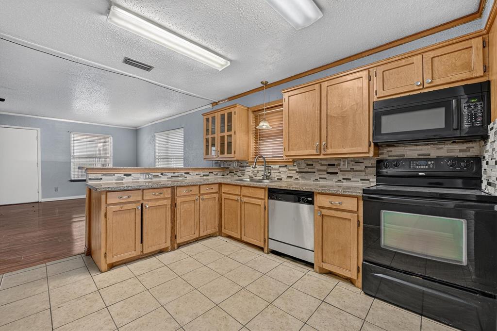 210 Nettletree Street Property Photo 6