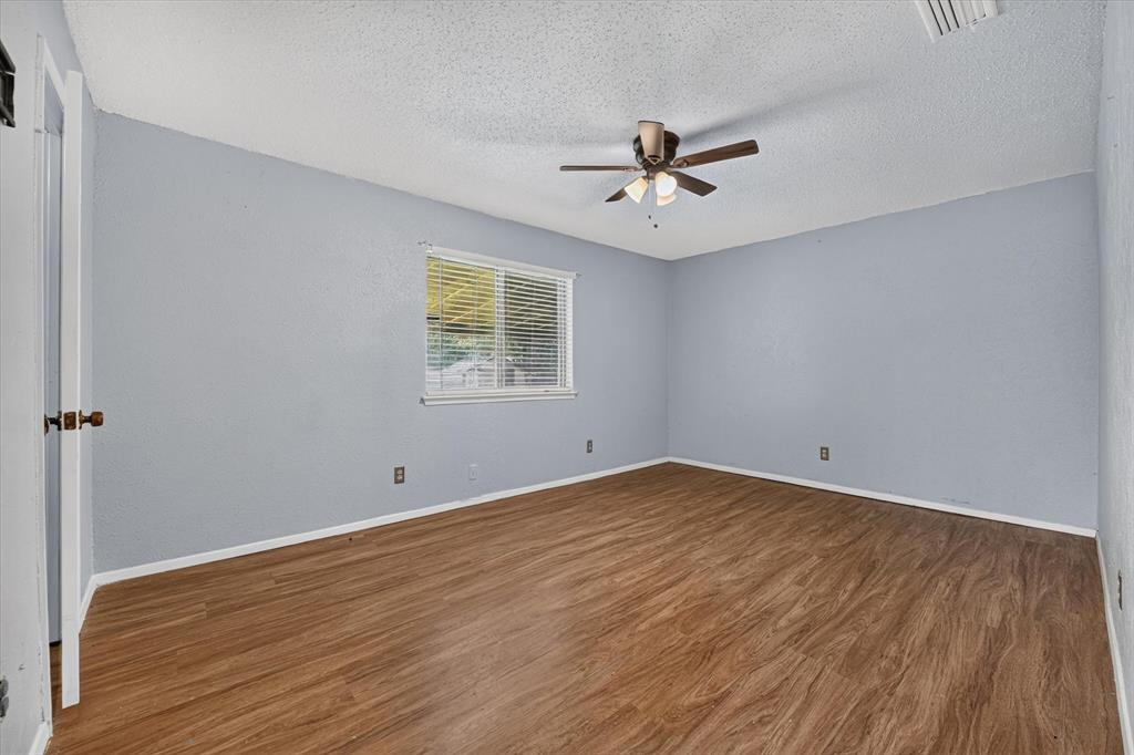 210 Nettletree Street Property Photo 9