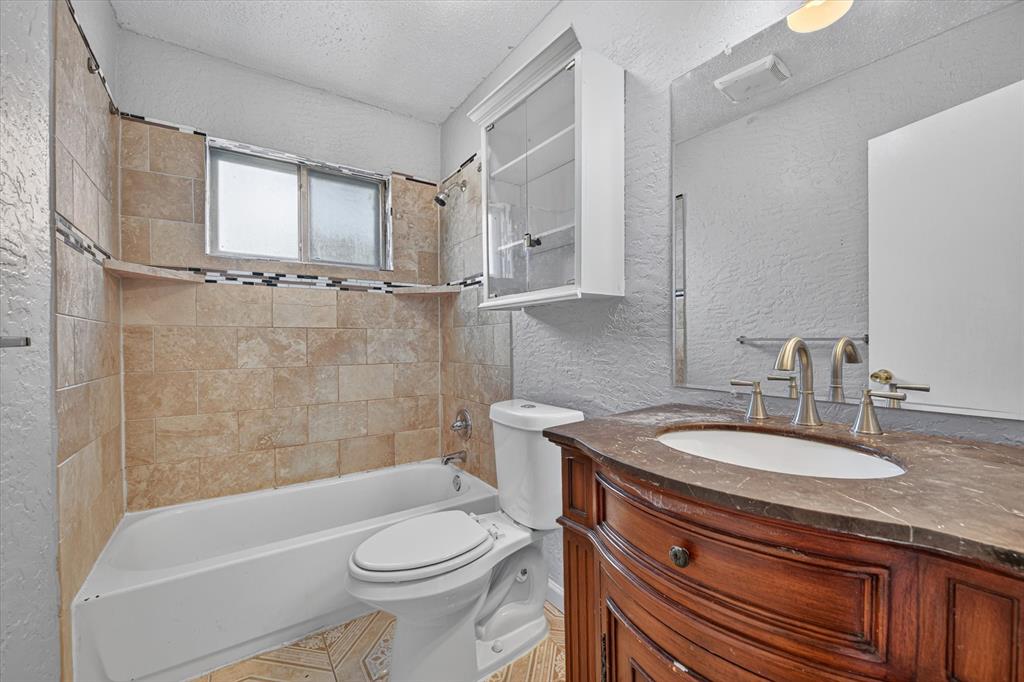 210 Nettletree Street Property Photo 15