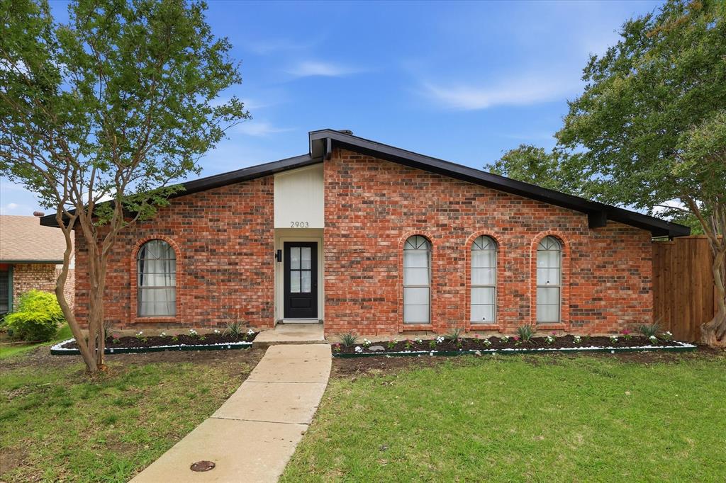 2903 Winterberry Drive Property Photo 2