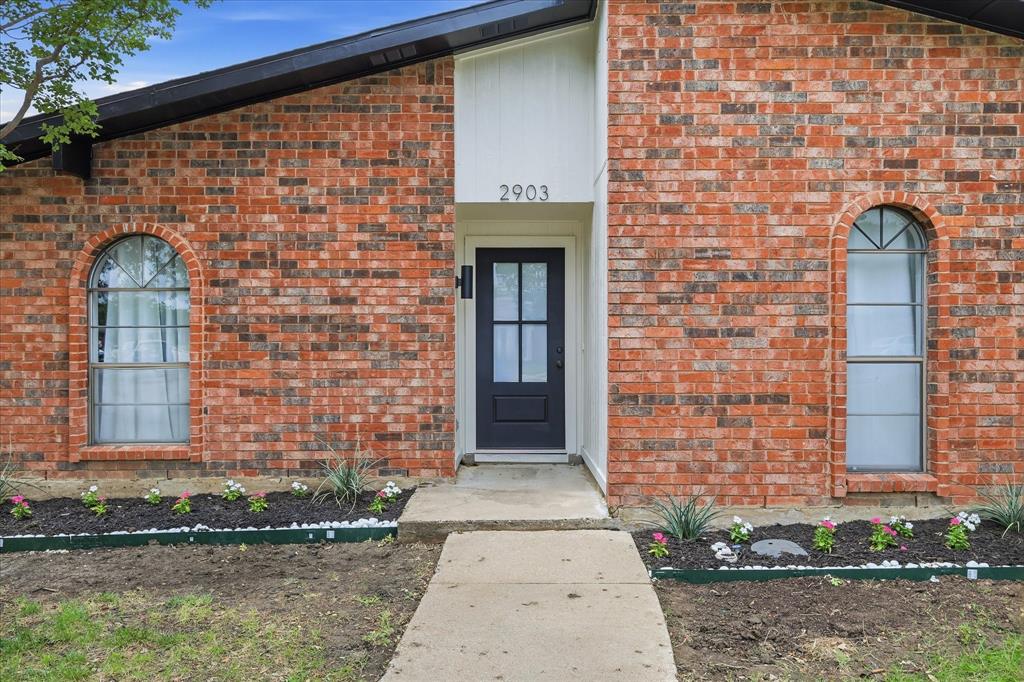 2903 Winterberry Drive Property Photo 4