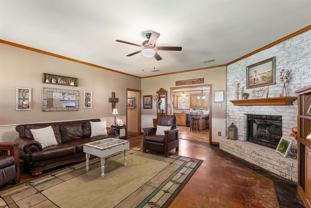 1004 County Road 4574 Property Photo 14