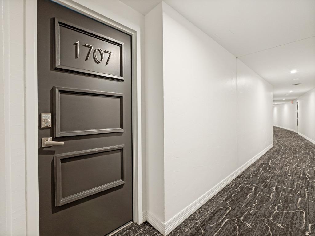 6211 W Northwest Highway 1707 Property Photo 14
